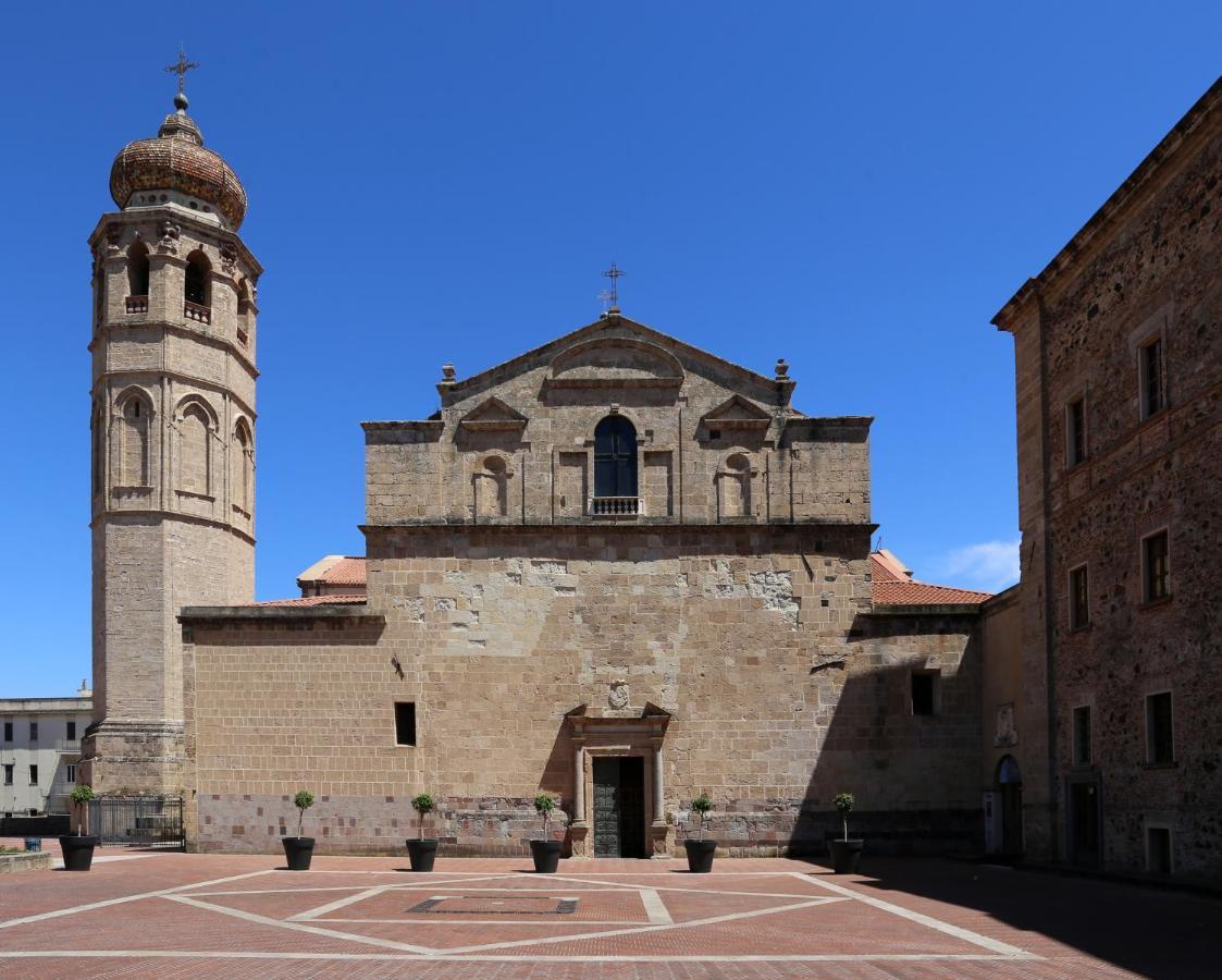 Dimora Del Chiostro Hotel Oristano Exterior photo